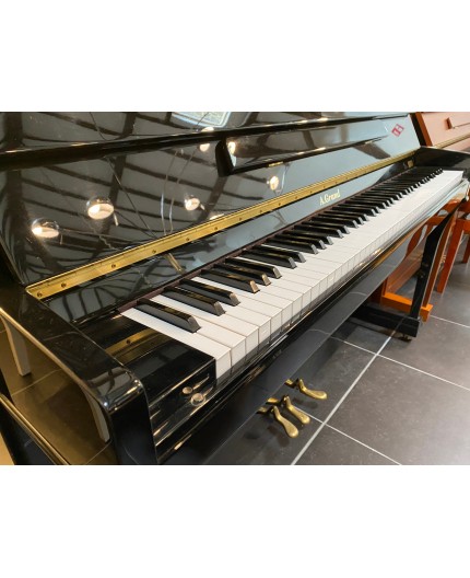 Piano Droit A Grand 108 Magasin Luxembourg Couleur Noir Brilliant Accastillage Laiton Or Systeme Silencieux Disponible En Option