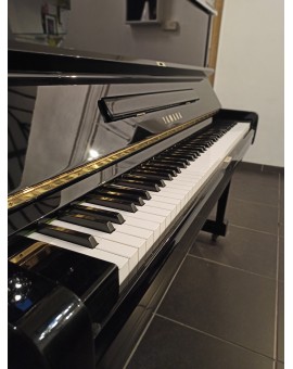 Used Yamaha U1 Upright Piano in Excellent Condition - Available Now!